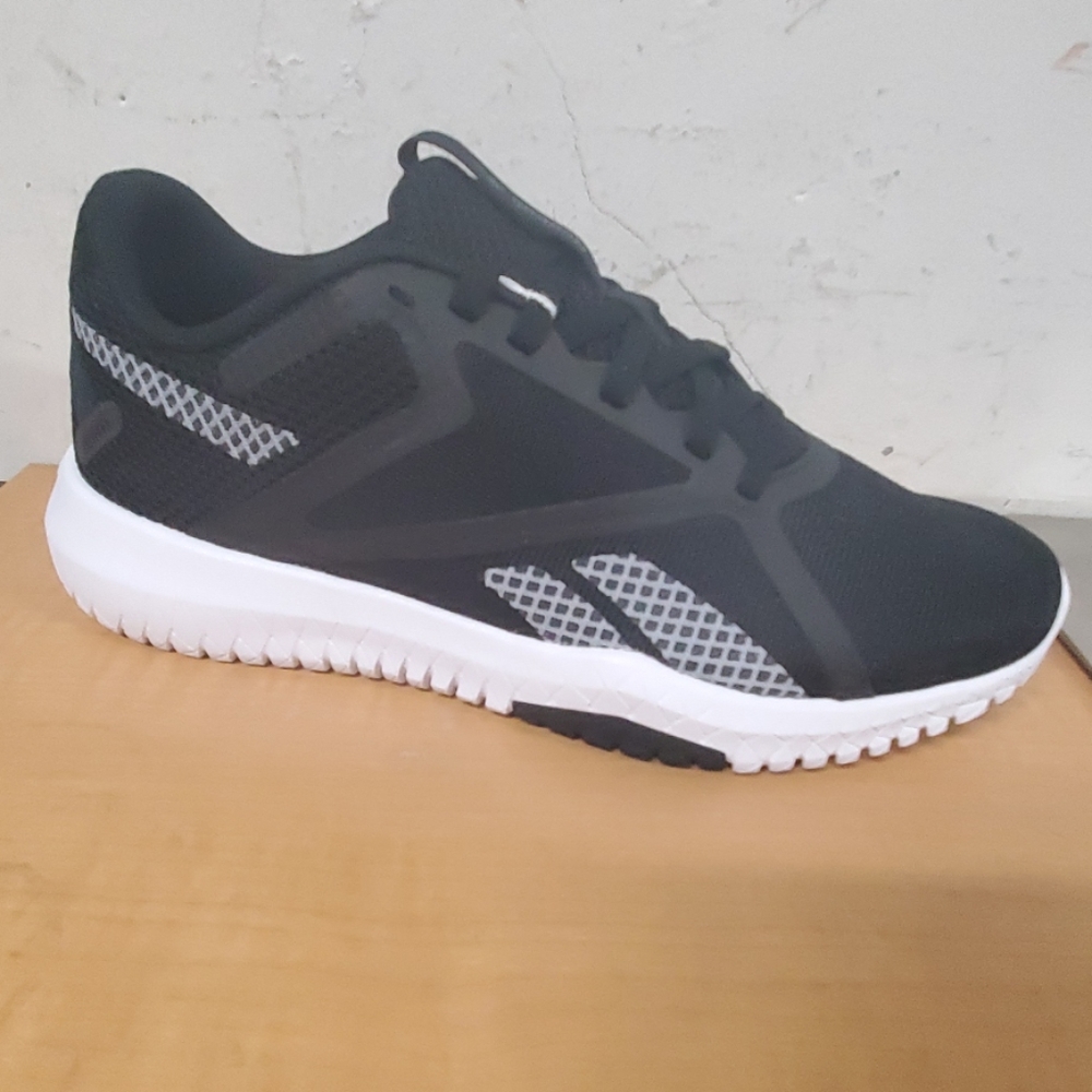 Woman tennis shoes